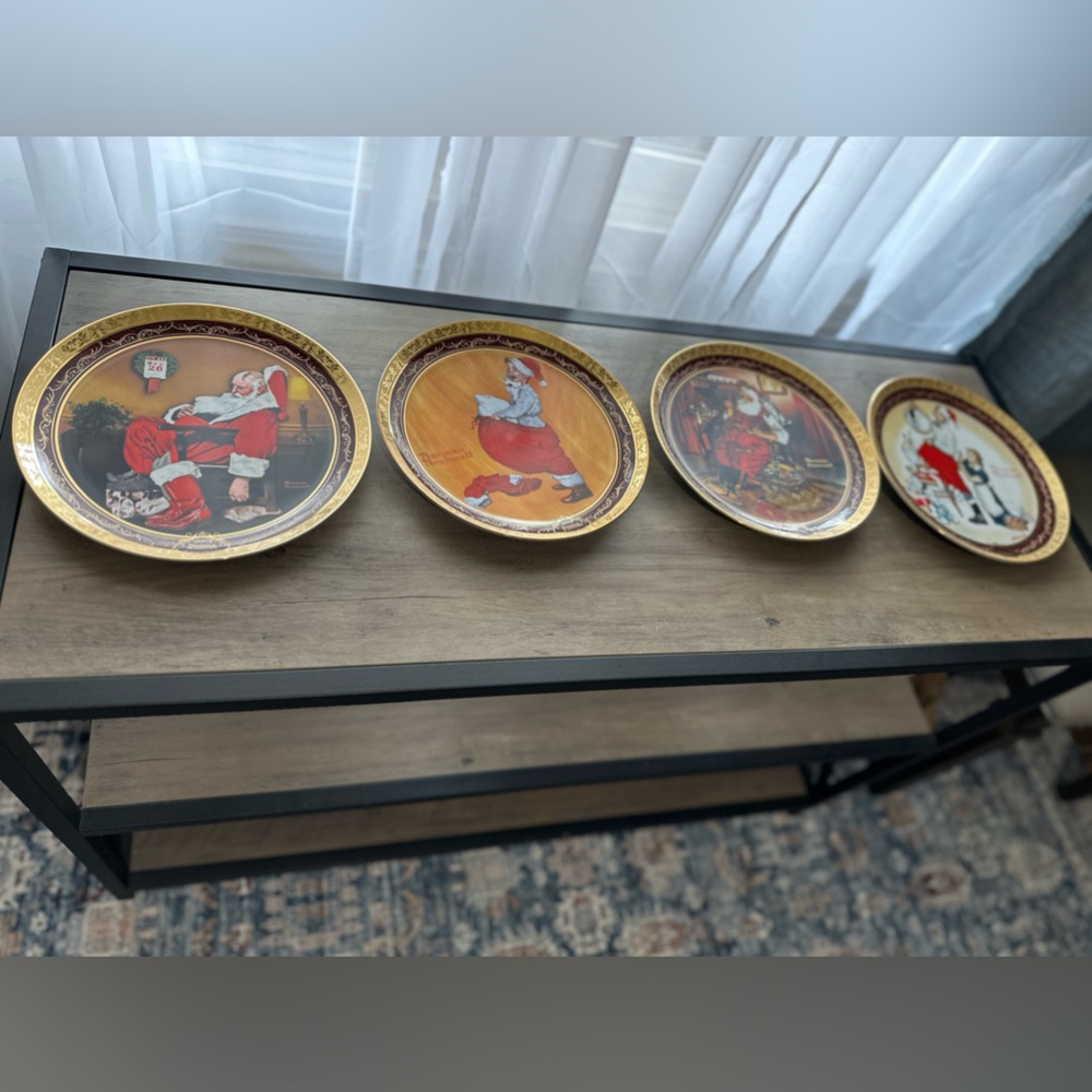Norman Rockwell Christmas Plates comes w.. COA & individual box